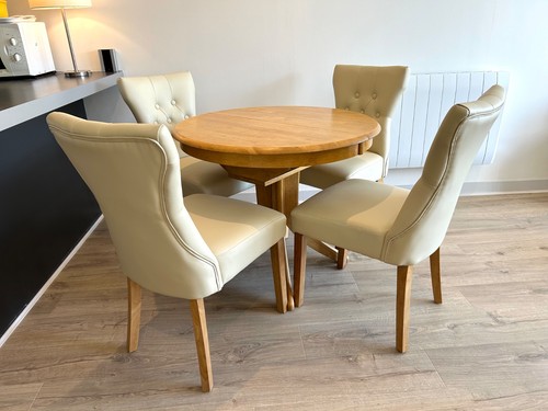 Small round dining table and - small,
